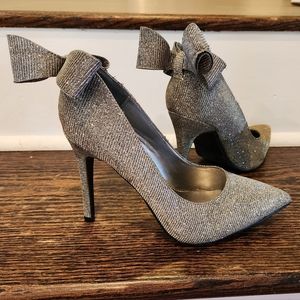 Size 9 beautiful stiletto bow heels